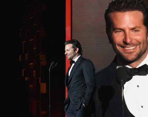 Bradley Cooper 2 Bradley Cooper elegantissimo nella notte di Los Angeles