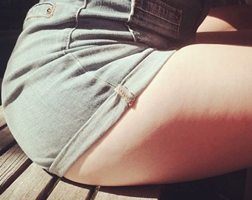 Dakota fANNIN  Dakota Fanning mostra le gambe su Instagram
