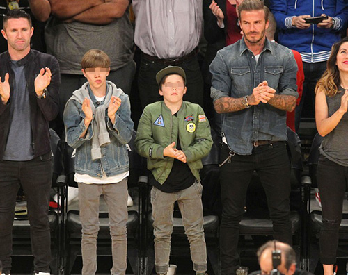 David Romeo Cruz David Beckham con Romeo e Cruz alla partita dei LA Lakers