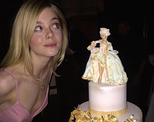 Elle Fanning Elle Fanning festeggia i suoi 18 anni con un account Instagram