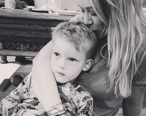 Hilary Duff e Luca Hilay Duff coccola Luca su Instagram