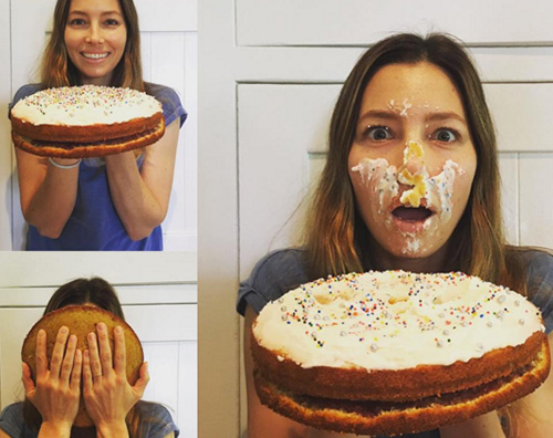 Jessica Biel 2 Jessica Biel festeggia la popolarità sui social con una torta in faccia