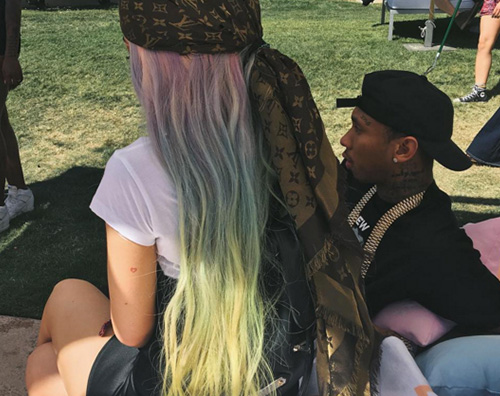 Kylie Kylie Jenner capelli multicolor per il Coachella