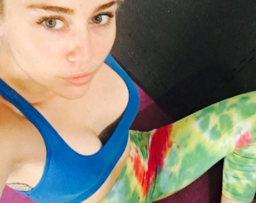 Miley Cyrus 1 Miley Cyrus, selfie dopo lo yoga