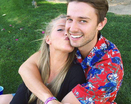 Patrick Schwarzenegger  Patrick Schwarzenegger  al Coachella con Abby