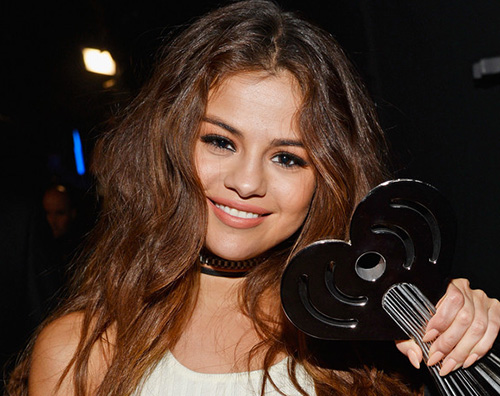 SelenaGomez IHeartRadio Music Awards 2016: il red carpet e la lista dei vincitori