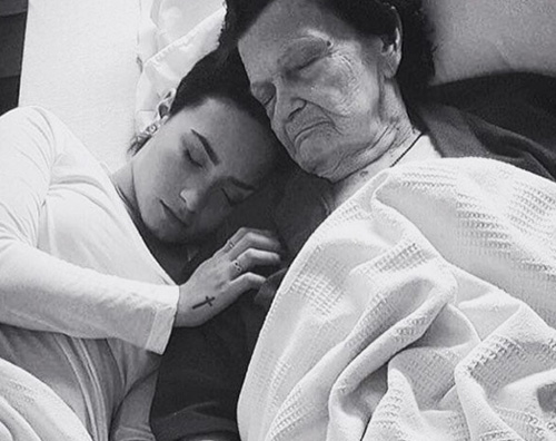 Demi Lovato 8 Demi Lovato ricorda la bisnonna morta su Instagram