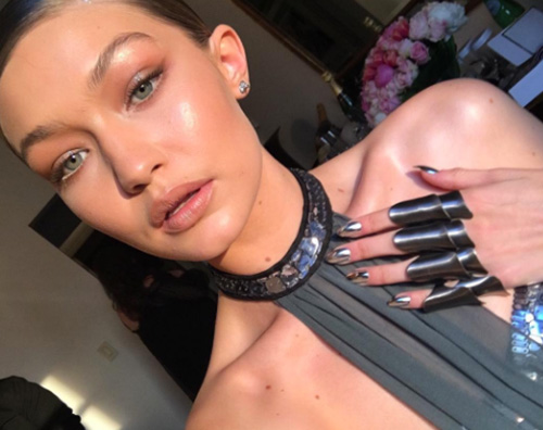 Gigi Hadid Gigi Hadid, 2Mila dollari per la manicure dei Met Gala