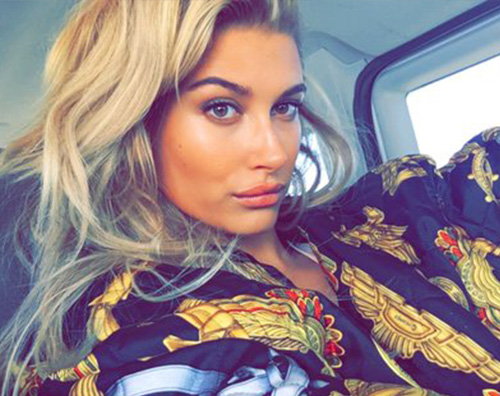 Hailey Baldwin Anche Hailey Baldwin ha un nuovo tattoo