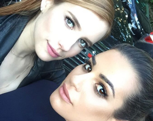 Lea Michele Emma Roberts Lea Michele ed Emma Robers, selfie a due tra colleghe