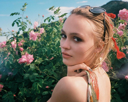 Lily Rose Depp Chanel Lily Rose Depp è il nuovo volto di Chanel No.5