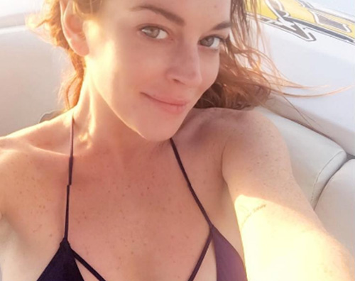 Lindsay Lohan Lindsay Lohan, party a Mykonos per il suo compleanno