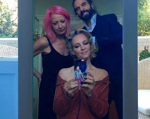 Uma Thurman selfie allo specchio Uma Thurman, selfie allo specchio prima dell amfAR 2016