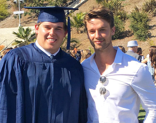 Christopher e Patrick Schwarzenegger Arnold Schwarzenegger festeggia il diploma di Christopher