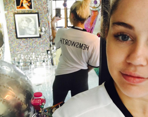 Miley Cyrus Miley Cyrus su Instagram con una t shirt dedicata a Liam
