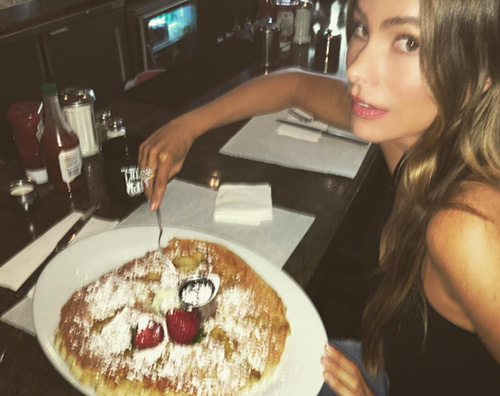 Sofia Vergara Sofia Vergara e Joe Manganiello, maxi pancake per colazione