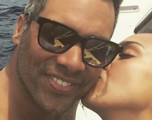 Jessica Alba Jessica Alba, selfie al bacio con Cash Warren