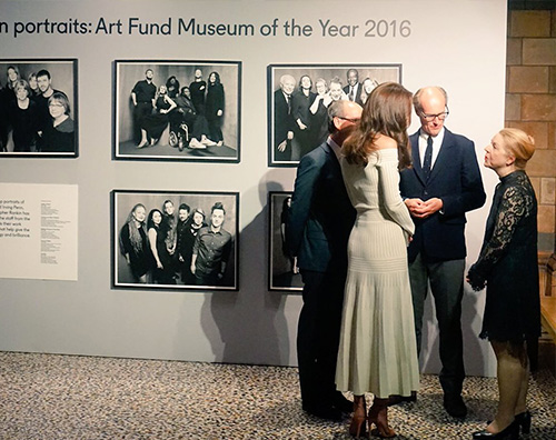 Kate Middleton 2 Kate Middleton mostra le spalle all Art Fund Museum of the Year