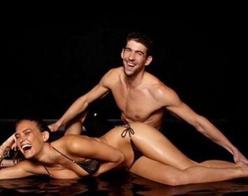 Bar Refaeli Michael Phelps Bar Refaeli si congratula con Michael Phelps per il 21esimo oro