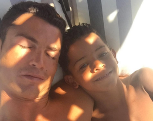 Cristiano Ronaldo e Cristiano Jr Cristiano Ronaldo, relax con Cristiano Jr