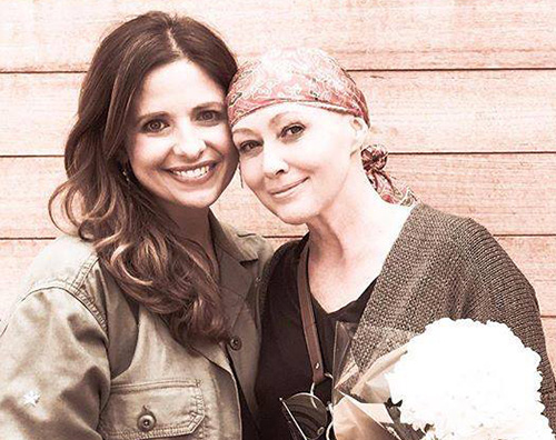 Sarah Michelle Gellar Shannen Doherty Sarah Michelle Gellar sostiene Shannen Doherty nella sua battaglia contro il cancro