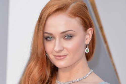 Sophie Turner teases photo from X Men Apocalypse sparks Taylor Swift casting buzz 500x332 Sophie Turner posa per Louis Vuitton