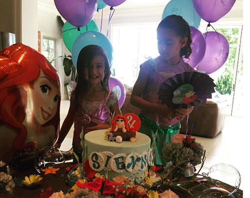 Adriana Lima Sienna e Valentina Adriana Lima festeggia il compleanno di Sienna su Instagram