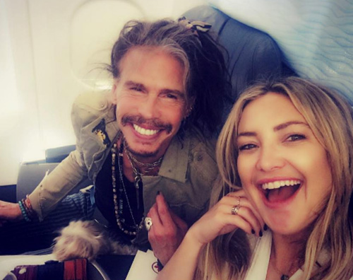 Kate Hudson Steven Tyler Kate Hudosn e Steven Tyler si incontrano su un aereo