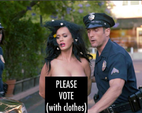 Katy Perry 2 Katy Perry si spoglia per invitare gli americani a votare