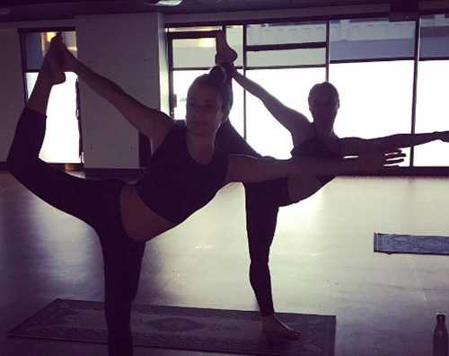 Lea Michele Lea Michele, yoga prima di andare a dormire