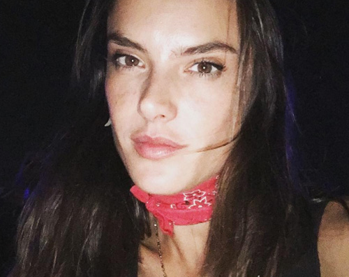 Alessandra Ambrosio Alessandra Ambrosio, selfie senza trucco