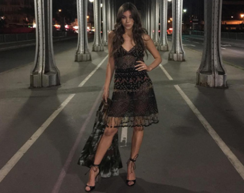 Hailee Steifeld Hailee Steinfeld stilosa per la Paris Fashion Week