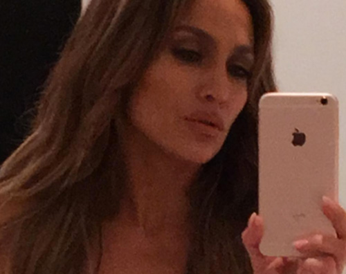 Jennifer Lopez 1 Jennifer Lopez infiamma il web col suo ultimo selfie