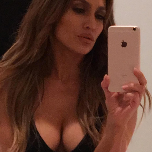 Jennifer Lopez 2 Jennifer Lopez infiamma il web col suo ultimo selfie