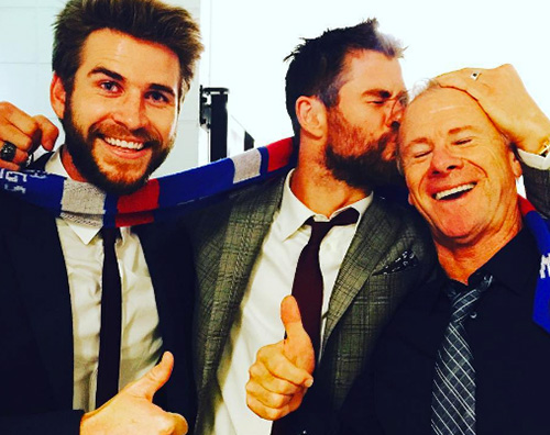 chris e Liam Hemsworth 1 Chris e Liam Hemsworth fanno il tifo per i Western Bulldogs