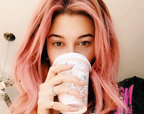 Hailey Baldwin Capelli rosa anche per Hailey Baldwin