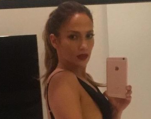 Jennifer Lopez Jennifer Lopez mostra le curve su Instagram