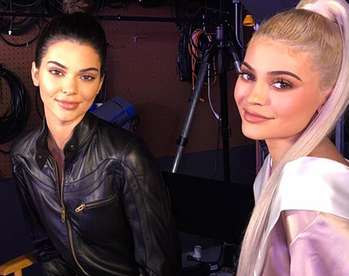 Kendall e Kylie Kylie augura buon compleanno a Kendall