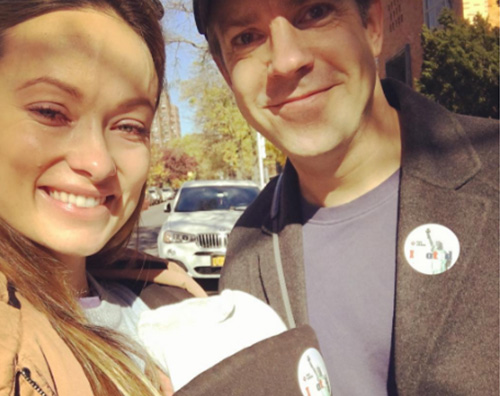 Olivia Wilde Jason Sudaikis Olivia e Jason vanno a votare con Daisy