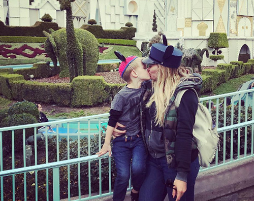 Hilary Duff Hilary Duff a Disneyland con Luca