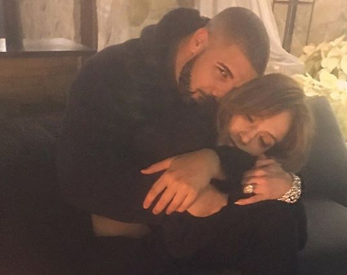 Jennifer Lopez Drake Jennifer Lopez e Drake, l abbraccio è social