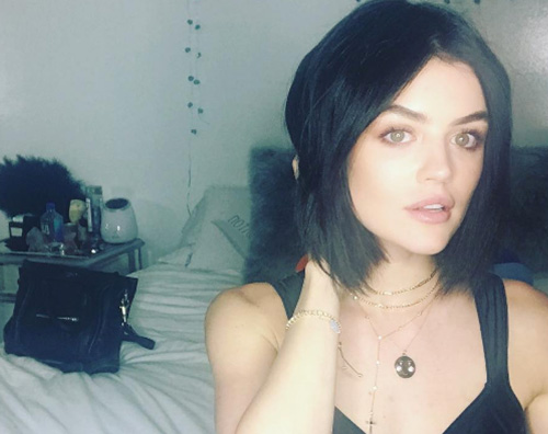 Lucy Hale 2 Lucy Hale cambia look in vista del Natale