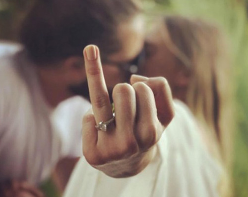 Margot Robbie Margot Robbie è una donna sposata!