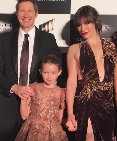 Milla Jovovich Milla Jovovich, super spacco alla premiere di Resident Evil