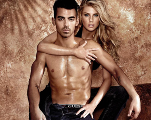 Joe Jonas Joe Jonas modello di underwear per Guess