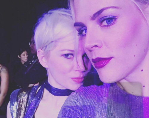 Michelle Williams busy philipps Michelle Williams e Busy Philipps, selfie ai SAG Awards