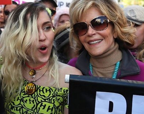 Miley 1 Miley Cyrus e Jane Fonda in prima fila alla Womens March