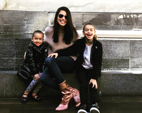 Adriana Lima Adriana Lima su Instagram con Sienna e Valentina