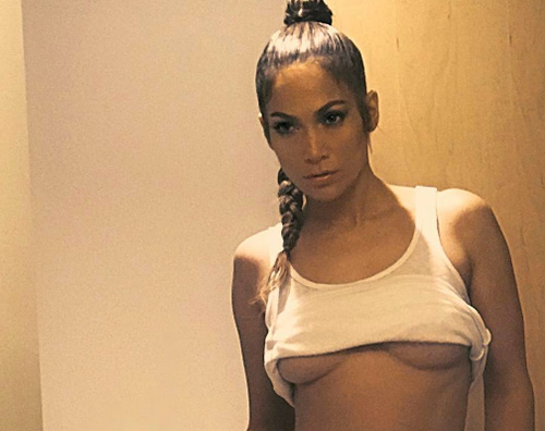 Jennifer Lopez Jennifer Lopez, under cleavage bollente su Instagram