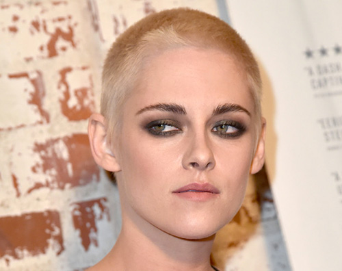 Kristen Kristen Stewart cambia look alla prima di Personal Shopper